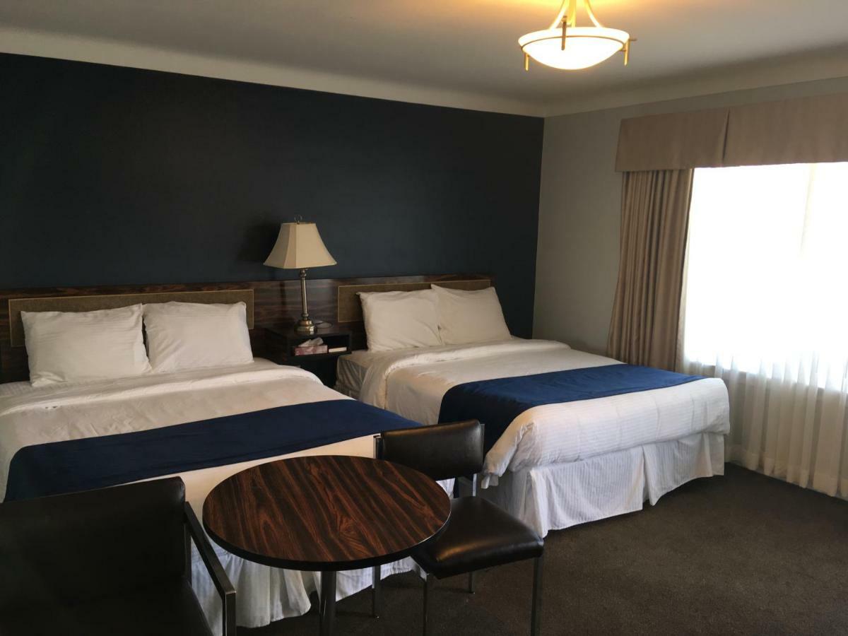 Falls Manor 2*
